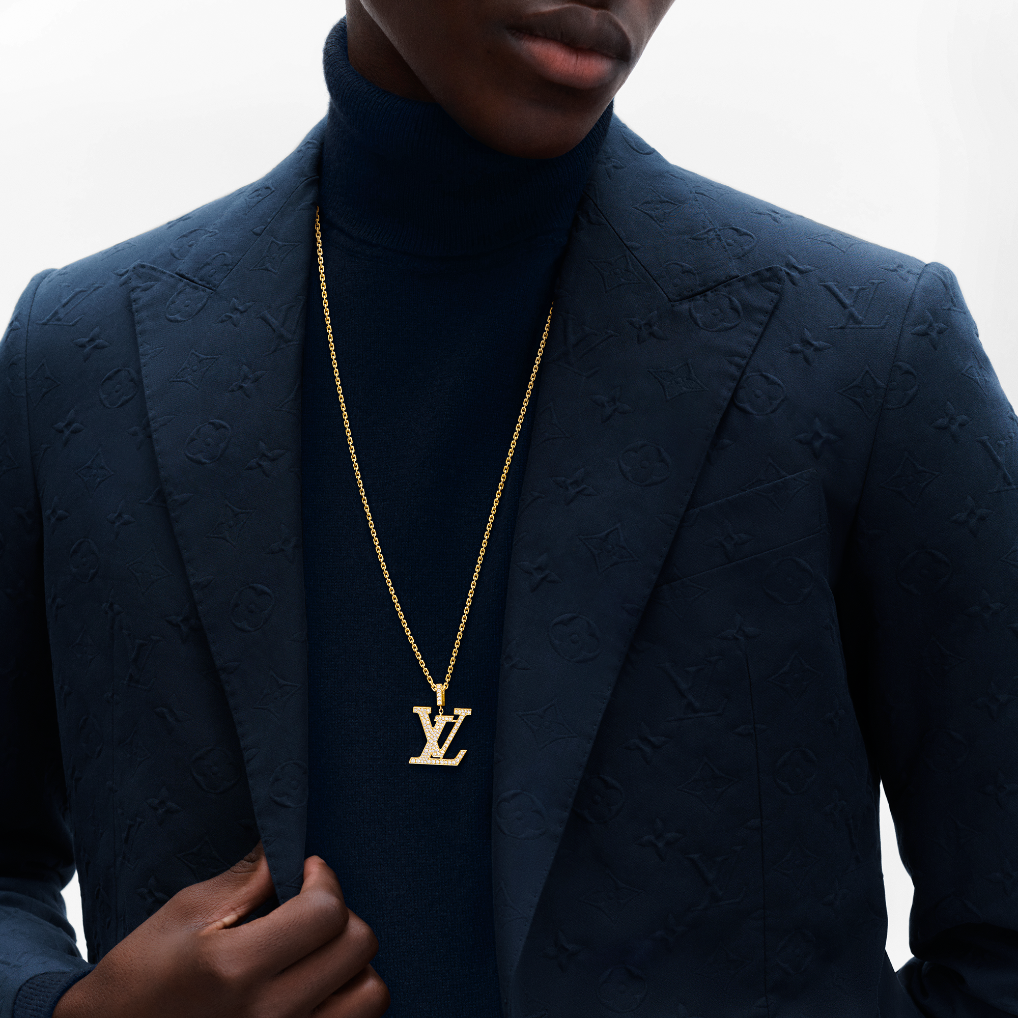 Categories Necklaces and Pendants  LV Large Pendant, Yellow Gold And Diamonds | Louis Vuitton ® (Product zoom)